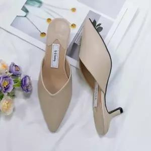 [하프클럽/]여성 샌들힐 힐 복장 일상 포인티드 슈즈