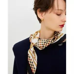 [롯데백화점]닥스 액세서리 [선물포장][SILK100]아이보리 체인프린트 쁘띠 삼각스카프&링 세트 DCSC3F824