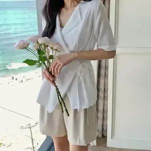 핫핑 [하객룩] 듀이 핀턱 반팔 랩블라우스