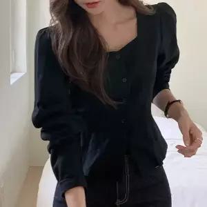 [코코블랑] [코코메이드]플럼 스퀘어 블라우스