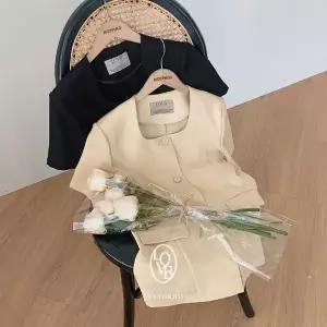 핫핑 [하객룩][LOVB] L-1443 노카라 U넥 쓰리버튼 싱글 반팔자켓