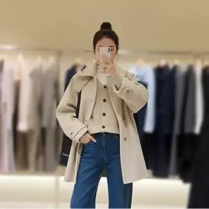 [롯데백화점]SOUP 등판구스안감 비조카라오버핏 하프코트  SBBHC3HA