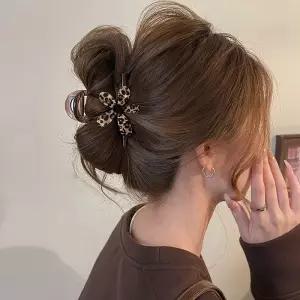 루카나 레오파드 호피 플라워 헤어핀 집게핀