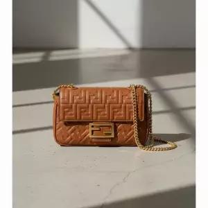 펜디 바게트 체인 미디 나파 레더 숄더백 8BR793 AH9C F1C0G