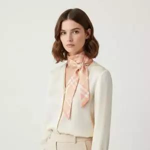 [버버리] 라지 빈티지 리버스 체크 실크 스키니 스카프 피치 152593089