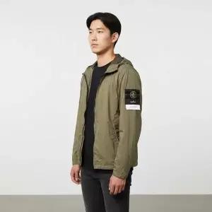 [스톤아일랜드] 와펜 패치 크링클 랩스 나일론 후드 자켓 152217917