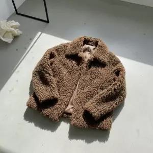 주크 정상가 599,000 부클 페이크 퍼 하프코트 Z254PSF656