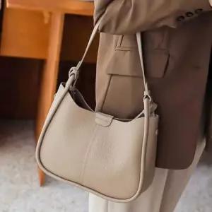 여성버킷백 천연소가죽 숄더백 여자 크로스백 캐주얼 포멀룩 가방