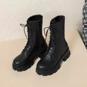 여성 블랙 베이직 통굽 레이스업 미들 워커 군화 pSk6+6jVw