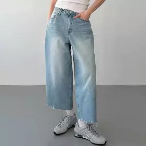 [옷자락]여자 컷팅 벌룬 와이드핏 워싱 연청 논스판 청바지