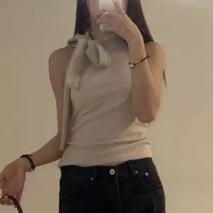 [옷자락]여자 슬림핏 크롭 퍼타이 백리스 민소매 무지 나시