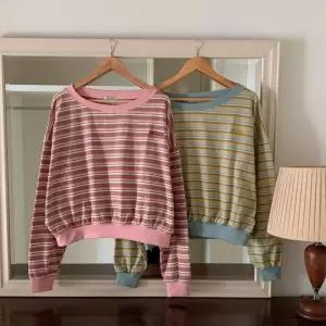 [옷자락]여성 여유핏 원숄더 맨투맨 스트라이프 자수 박시 티셔츠