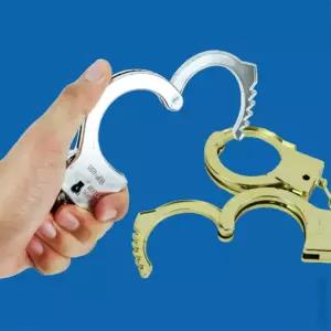 매일발견 수갑 캠핑장에서 온 가족이 즐기는 야간 비행 놀이 세트 멀리 날아가는 고성능 배틀형 비행 플라