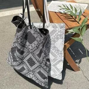 [셀러에이드]가벼운 여성 페이즐리 사각 끈 에코백 숄더백 쇼퍼백 데일리룩