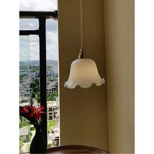 화이트 빈티지 카페 레이스 체어 조명 다이닝 펜던트 테이블