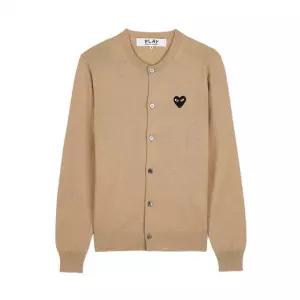 [라벨루쏘]  FW25 공용 블랙하트 와펜 가디건 AX N023 051 BEIGE
