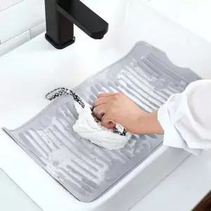 [에이치플러스몰]흡착 실리콘 빨래판 고무 양말 손빨래 세탁실 여행 개수대 세면대