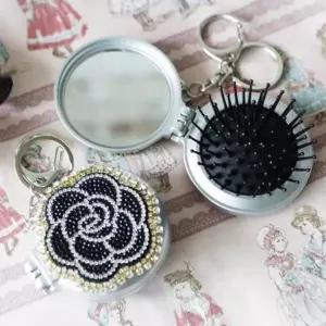 [알티피아]접이식 키링 휴대용 여행용 거울 손거울 빗 여성 키링거울빗