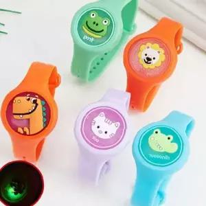 어린이 야외 활동 손목 착용 발광 해충 방지 밴드 캐릭터 디자인 실리콘 팔찌