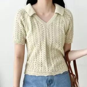 [옷은날개] 브이넥 카라 펀칭 반팔 니트 여름 소매 밑단 물결무늬