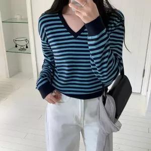 [코코블랑] 피츠 브이넥 스트라이프 니트