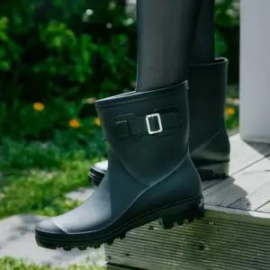 [슈펜] 숏 버클 레인부츠 (HPCV6ES701-T)