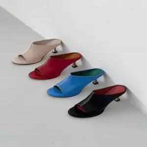 [라운슈] 오픈토 발등 절개라인 뮬 미들힐 6cm