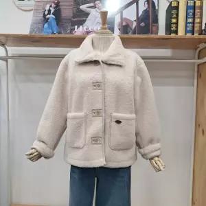 [레코브]안감양털무스탕자켓LC21F1JK001XCR