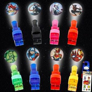 마블 핑거 프로젝터 조명 파티 페이버 팩 - 어벤져스와 스파이더맨 플러스 스티커가 포함된 8개의 라이트 번들, 더 보기 | 생일 선물용 어벤져스 용품