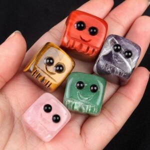 천연 보석 크리스탈 레이키 치유 조각 큐브 스마일 스톤 장식 자수정 홈 수집 방 액세서리