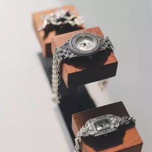 [제이로렌]바이데이지 라운드 마카사이트 실버 시계 Bw0002