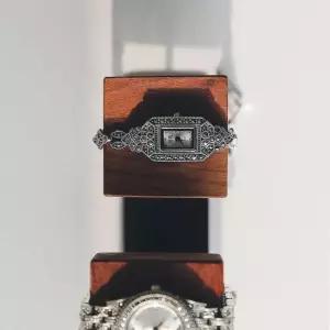 [제이로렌]바이데이지 스퀘어 마카사이트 실버 시계 Bw0001