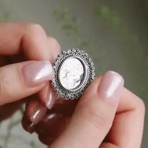 [제이로렌]바이데이지 카메오 펜던트 실버 브로치 Bb0472