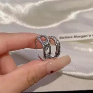 [신상오픈런]오픈링 은색 레이어드 음각링 투피스 꼬임반지 세트 (30273723)