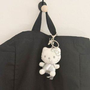 산리오 실버 글리터 헬로키티 인형 8cm (키티 시크한 무드 열쇠고리 파우치 가방 패션 아이템)