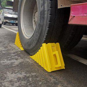 주차 차량용 스토퍼 고임목 버팀목 휴대용 경사로 용품 플라스틱 안전