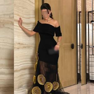 맞춤형 절묘한 네트 플라워 플리츠 트럼펫 오프 숄더 롱 드레스 맞춤형 행사 캐주얼