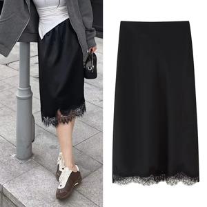 블랙 레이스 패널 헴 드레이프 컷 실크 새틴 스커트 우아한 파티 데이트 의상 여성 패션 스커트 바텀 트라피자란