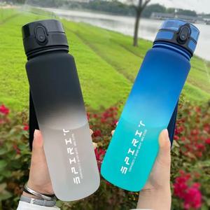 500ml/650ml/1000ml 스포츠 물병 누출 방지 야외 여행을위한 다채로운 플라스틱 컵 휴대용 체육관 피트니스 주전자