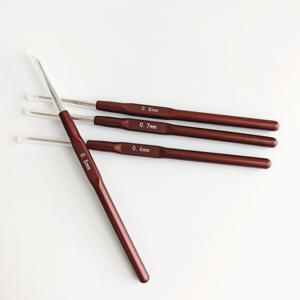 뜨개질 바늘 드레드락 헤어 도구 금속 플라스틱 크로셰 훅 0.5mm 0.6mm 0.7mm 0.8mm 헤어 위빙 마이크로 훅 DIY