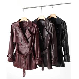 여성용 버건디 클래식 가죽 윈드브레이커 2025 겨울 100% 양가죽 미디엄 롱 트렌치 코트 벨트 포함 소브레투도 페미니노