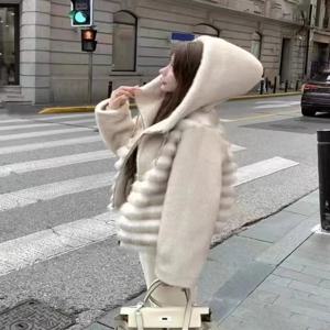 방수 숏퍼 코트 여성용 시뮬레이션 밍크 숏탑 드래곤 캣 레이지 캐주얼 분위기 코트 가을 겨울 모자 포함