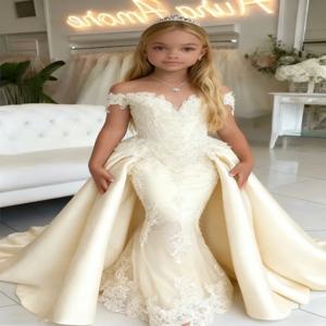 우아한 새틴 맞춤형 플라워 걸 드레스 레이스 아플리케 인어 공주 스커트 무대 의상 하이 로우 첫 영성체 가운