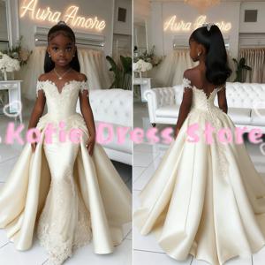 우아한 아이보리 새틴 플라워 걸 드레스 웨딩 레이스 아플리케 푹신한 어린이 생일 파티 첫 영성체 볼 가운 맞춤 제작