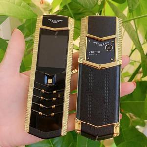 금속 가죽 바디, 듀얼 카드 듀얼 스탠바이, 숨겨진 키보드, GSM 2G 네트워크, 노인용 V9 직판형 휴대폰