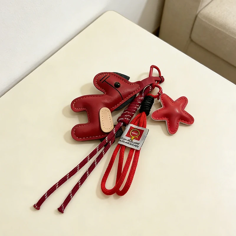 빈티지 스타일 말 가방 펜던트 PU 가죽 경량 디자인 말 걸이줄 로프 부착 만화 디자인