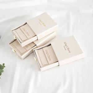 24/50/100세트 맞춤형 로고 9x9x2.5cm 보석 서랍 상자 8x8cm 마이크로파이버 스트립 백 귀걸이, 반지, 목걸이용 로고 각인 가능