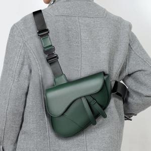 남자를위한 간단한 안장 가방 패션 브랜드 크로스 바디 가방 지퍼 숄더 백 남자를위한 경량 지갑 솔리드 컬러 캐주얼 가슴 가방