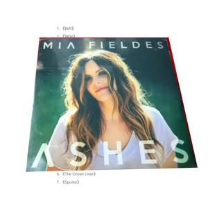 CD 미아 필데스 애쉬즈 EP는 인기 있는 악기 음악의 부드러운 연주를 통해 '재탄생'의 영적 핵심을 전달합니다.
