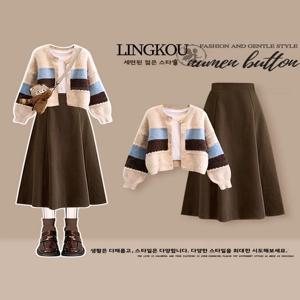 큰 사이즈 가을 캐주얼 니트 세트 여성스러운 분위기의 젊은 감각 하이웨이스트 슬리밍 스커트 투피스 세트 유행하는 앙상블